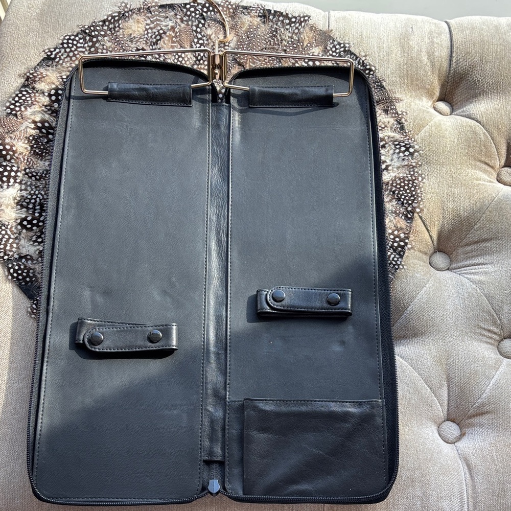 Leather men’s tie, travel case